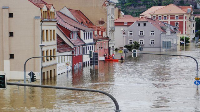 海外出張中に洪水、地震など緊急事態も有り得る