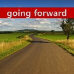 going forwardの意味である”今後”を道でイメージ（記事タイトル入りスライド）