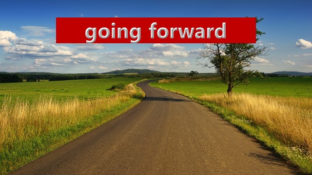 going forwardの意味である”今後”を道でイメージ（記事タイトル入りスライド）